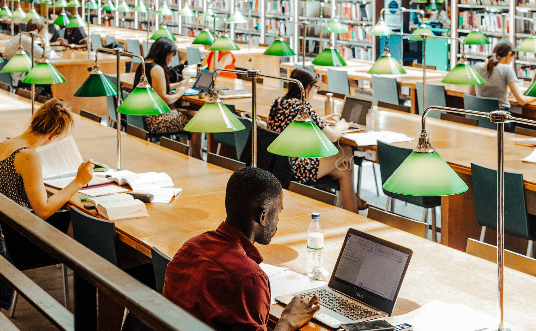 43-BIU-Cujas-branding-bibliotheque-grande-salle-lecteurs-livres-etudiants-