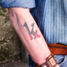 tatouage K barree Dom Duff